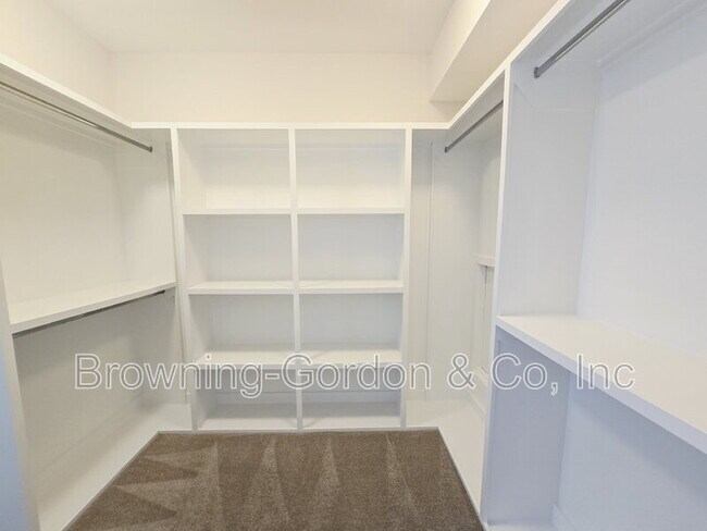 Building Photo - 1035 Chester Ave