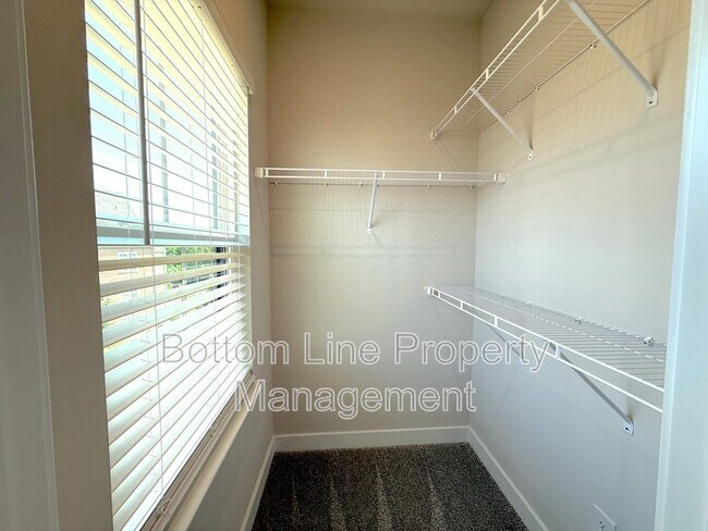 Building Photo - 1520 Samuel St