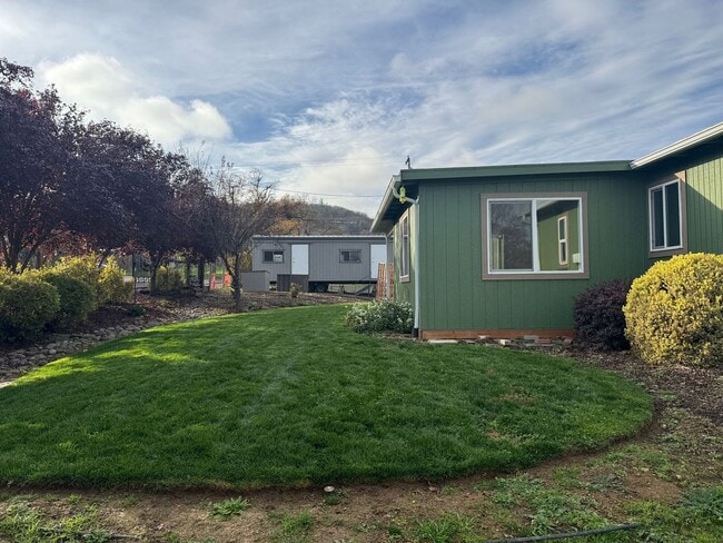 Building Photo - 2 Bedroom 2 Bath