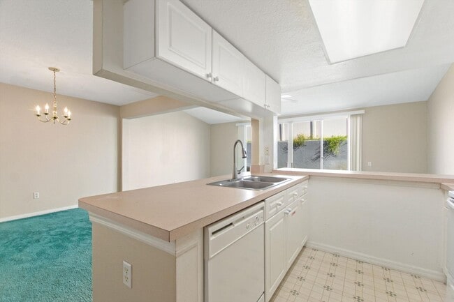 Building Photo - Welcome to Island Club Resort! Spacious 3-bedroom 3-bathroom Townhouse!