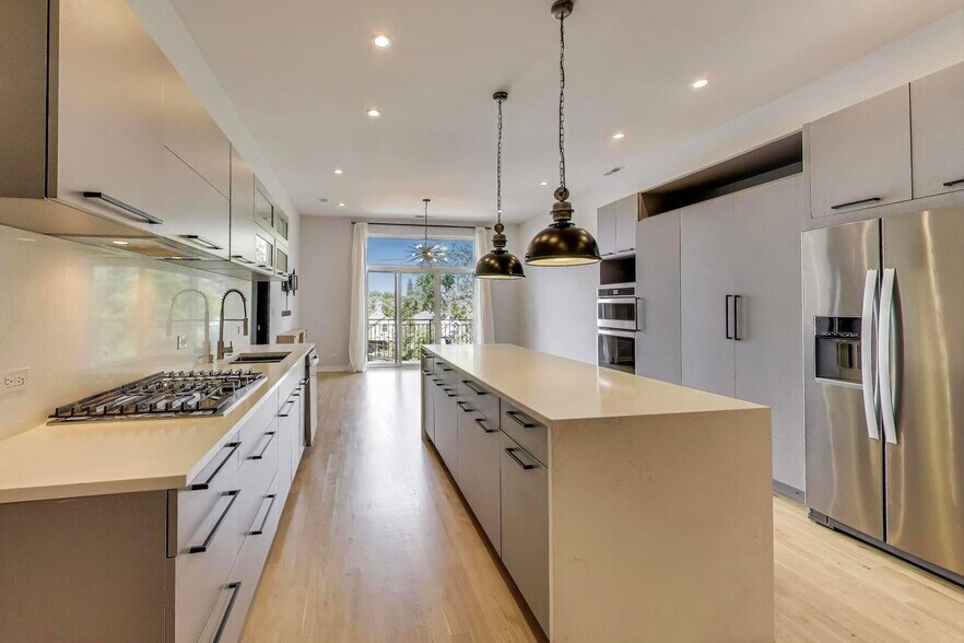 Primary Photo - 1708 W Cermak Rd