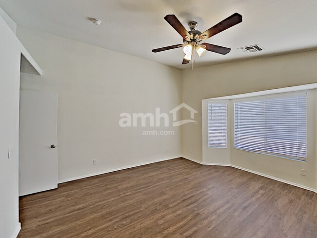 Building Photo - 7547 W Vermont Ave