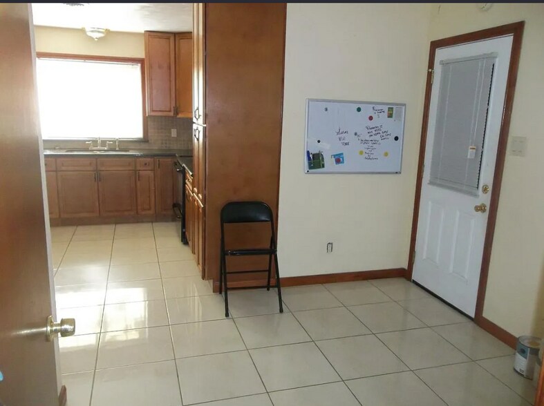 Building Photo - 6609 Golf Crest Dr