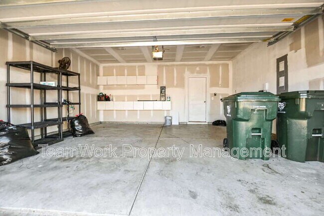 Building Photo - 413 Zenith Blvd