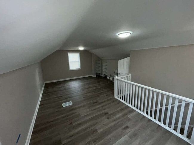 Building Photo - Cute 3 Bedroom Bungalow