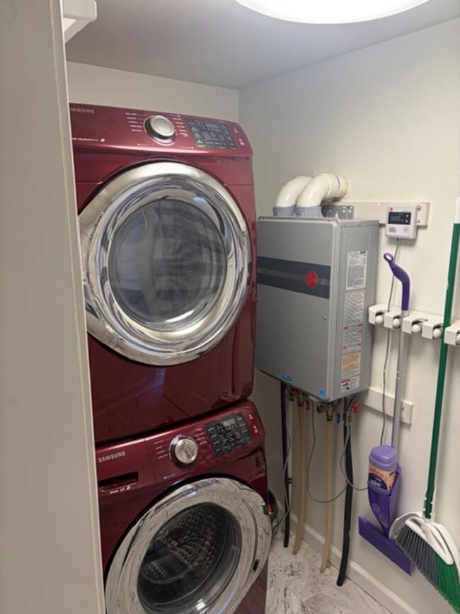 Building Photo - 2017 N Garfield St