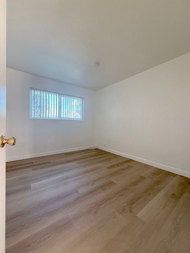 Building Photo - 4 Bed +2 Bath + 2 Car Garage - New Kitchen...