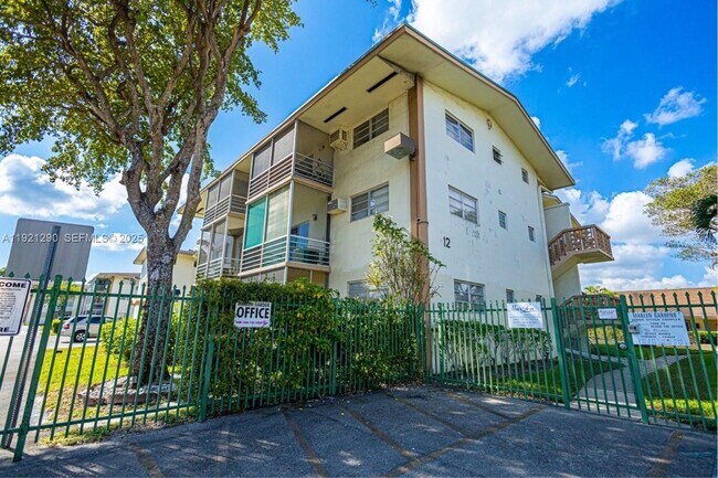 Building Photo - 16790 NE 14th Ave