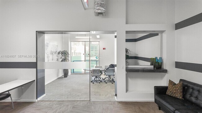 Building Photo - 1060 Brickell Ave