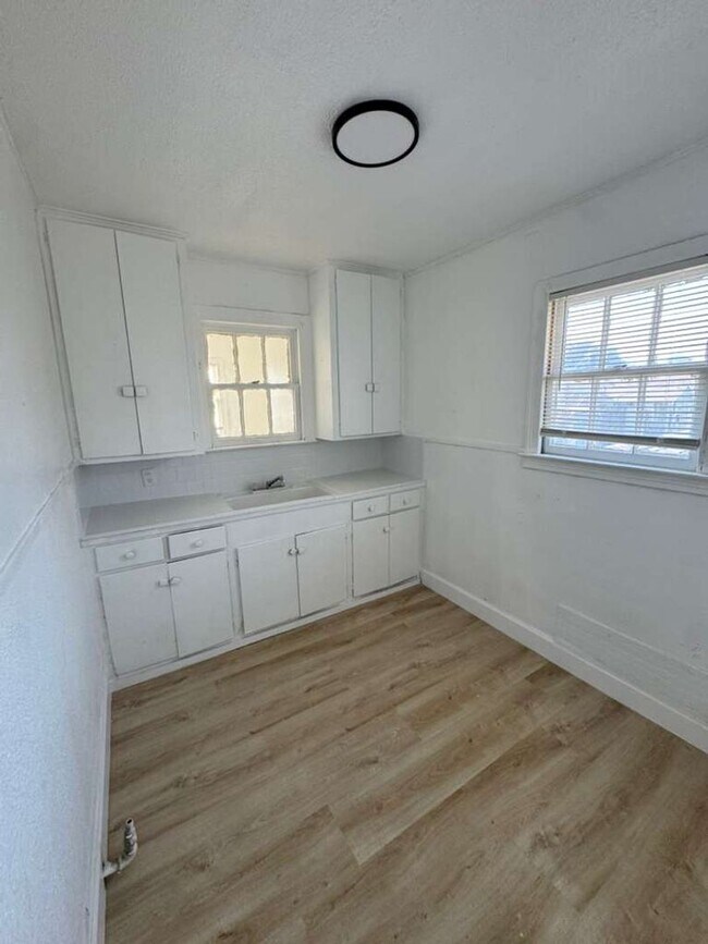 Building Photo - 3349 14th St