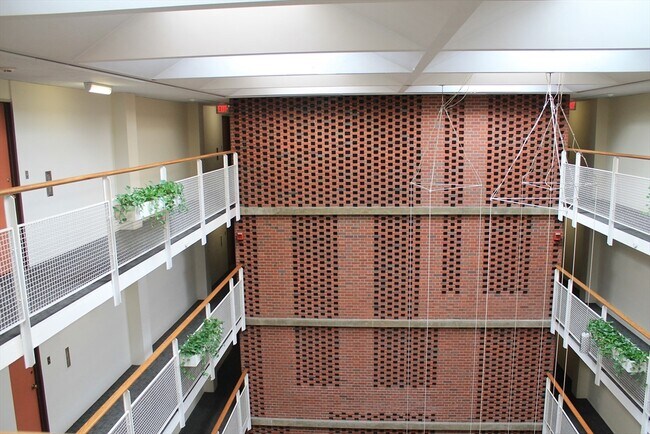 Building Photo - 29 Concord Ave