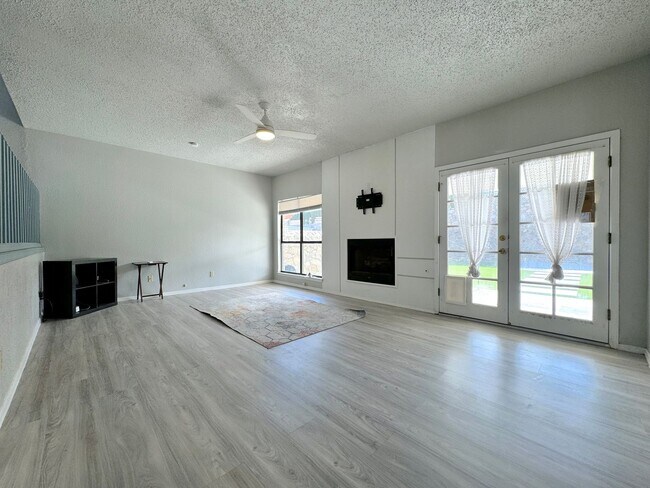 Building Photo - Northeast El Paso 3Bed/2Bath Refrig A/C
