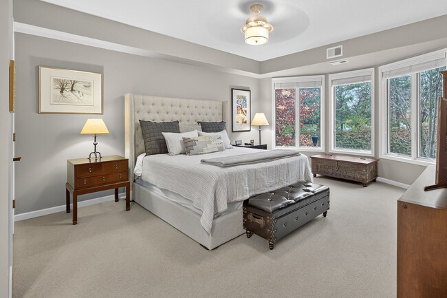 Building Photo - 5250 Grandview Square