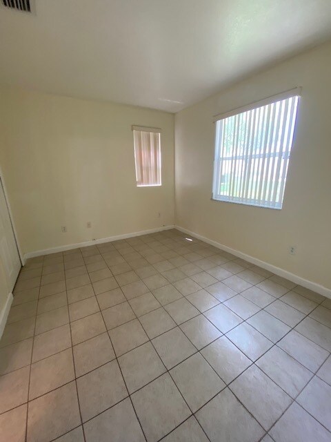 Building Photo - 1663 SE 27th Dr