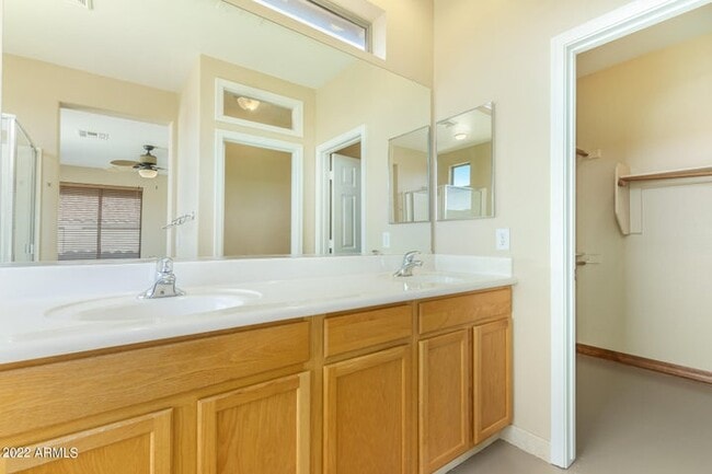Double Vanity - 43220 N Outer Bank Dr
