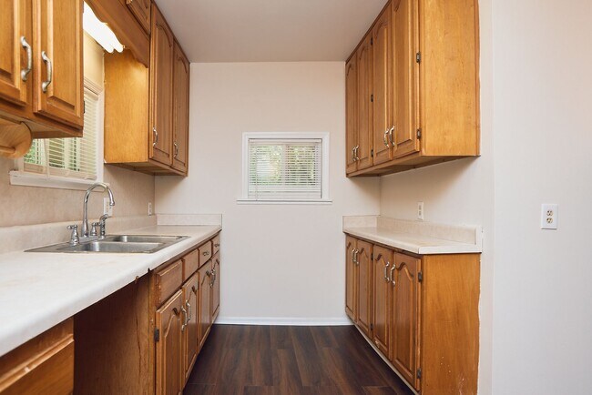 Building Photo - Mitchell