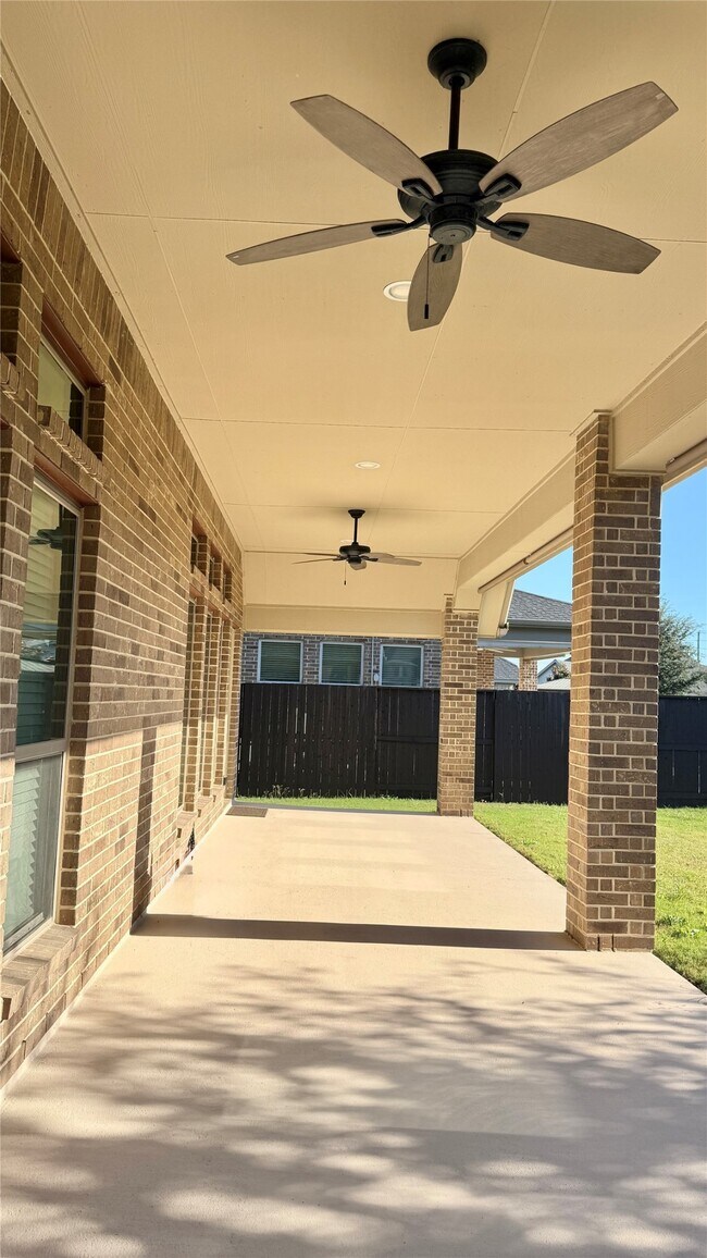 Building Photo - 2915 Finch Ct