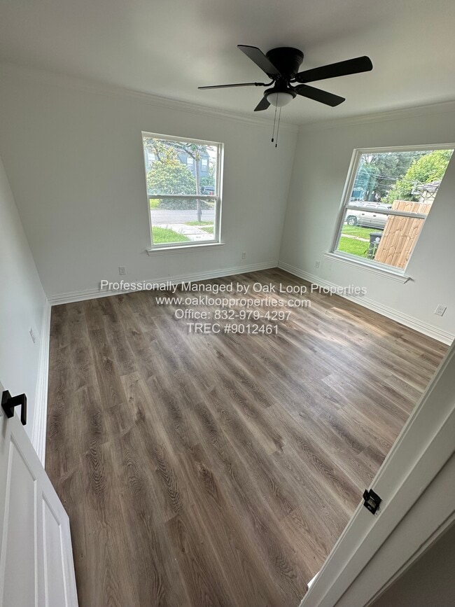 Building Photo - 1404 Des Jardines St