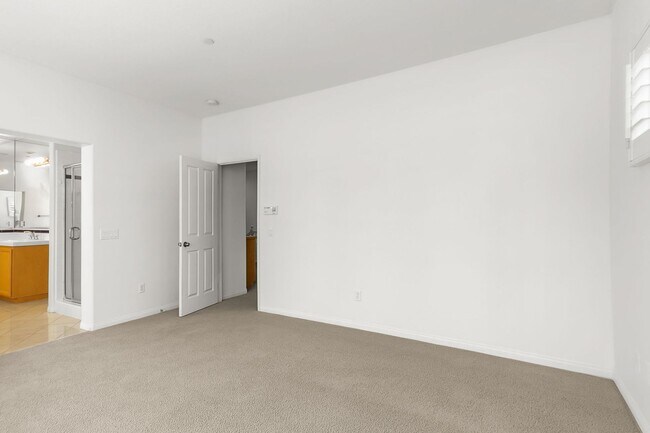 Building Photo - Paseo del Sol Charmer with Private Yard and Community Pool