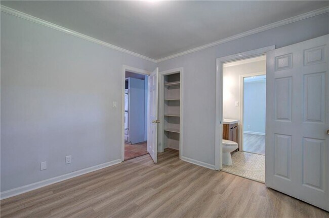 Building Photo - 447 Floyd St SE