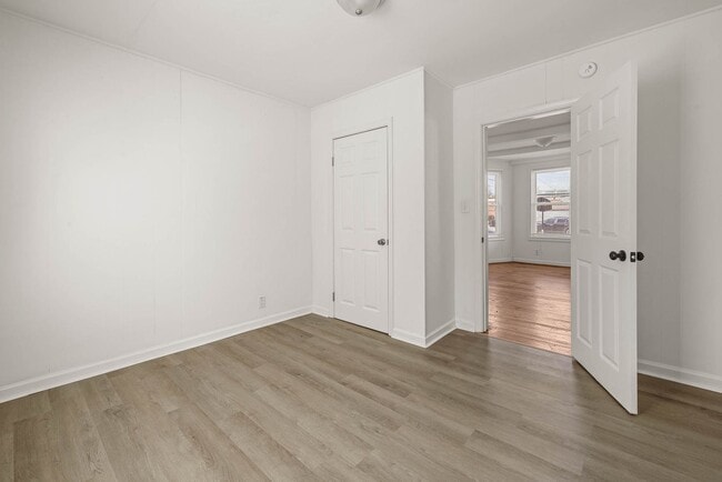 Building Photo - 107 S 9th Ave