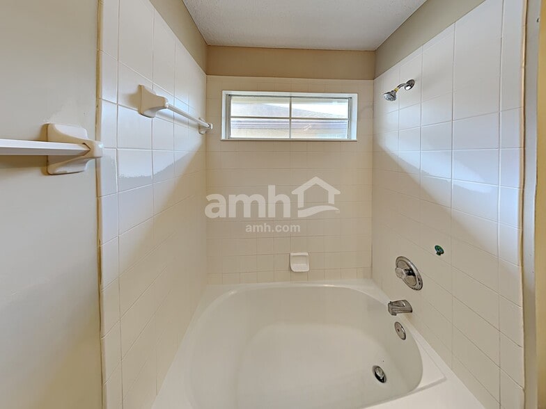 Building Photo - 6251 Devonhurst Dr