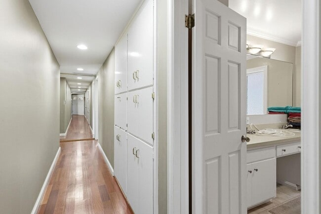 Building Photo - 25 Warmwood Way