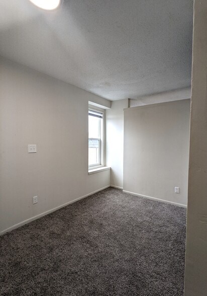 Building Photo - 407 Vermillion St