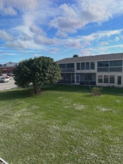 Building Photo - 37 Kingswood B