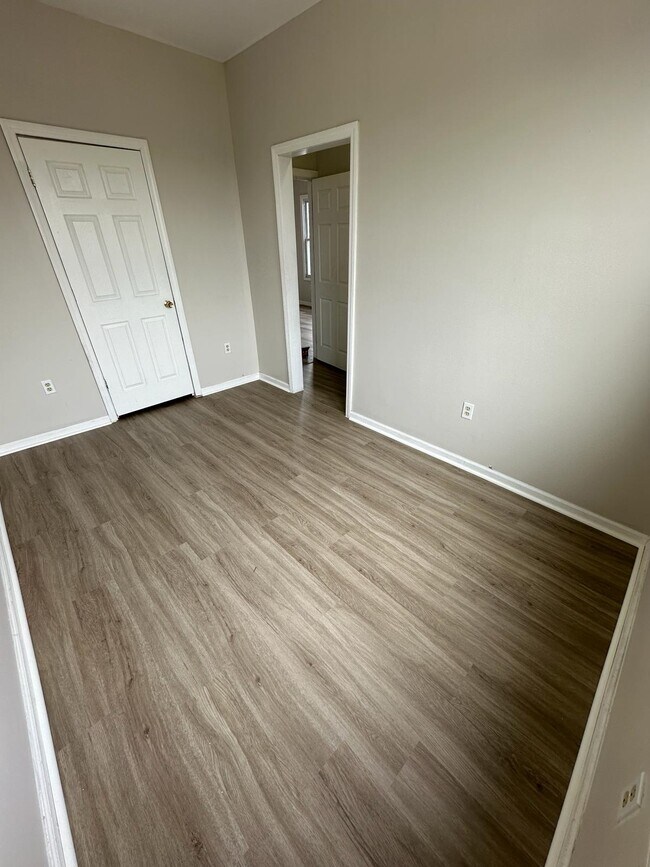 Building Photo - 19 Hobson St