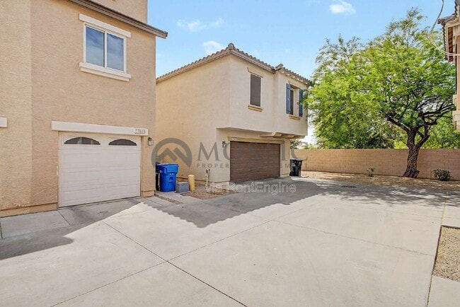 Building Photo - 1384 S Sabino Dr