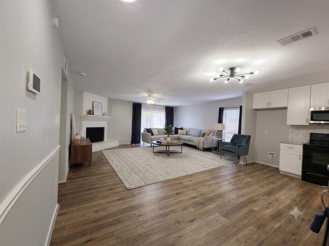 Building Photo - 14419 Cypress Leaf Dr