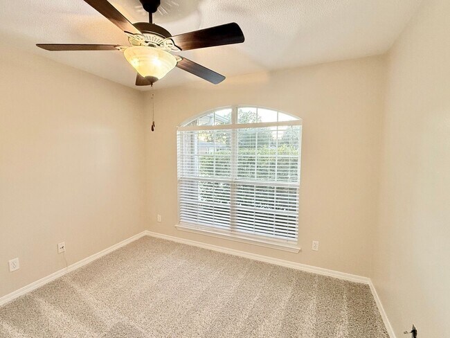 Building Photo - Spacious 4-Bedroom Home – Tanglewood!