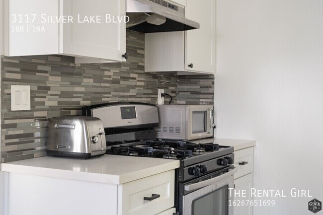Building Photo - 3117 Silver Lake Blvd