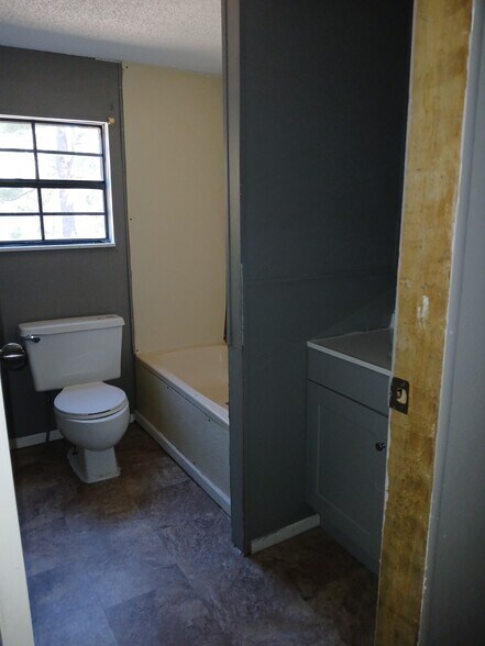 Building Photo - 1038 Viking Ct