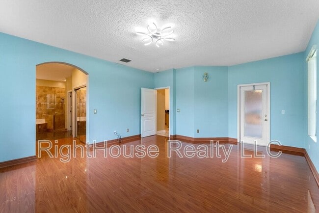 Building Photo - 1037 Bridgeway Blvd