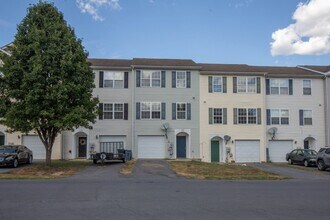 Building Photo - 3 Bed, 2.5 Bath in Martinsburg