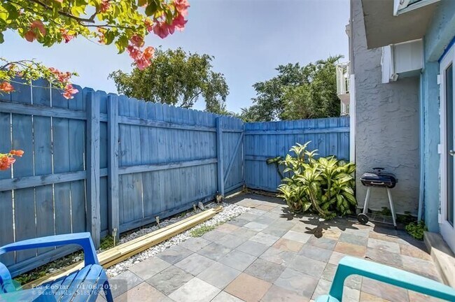 Building Photo - 2708 NE 14th Street Causeway