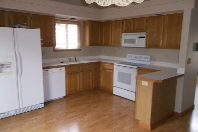 Building Photo - 3742 Benthaven St
