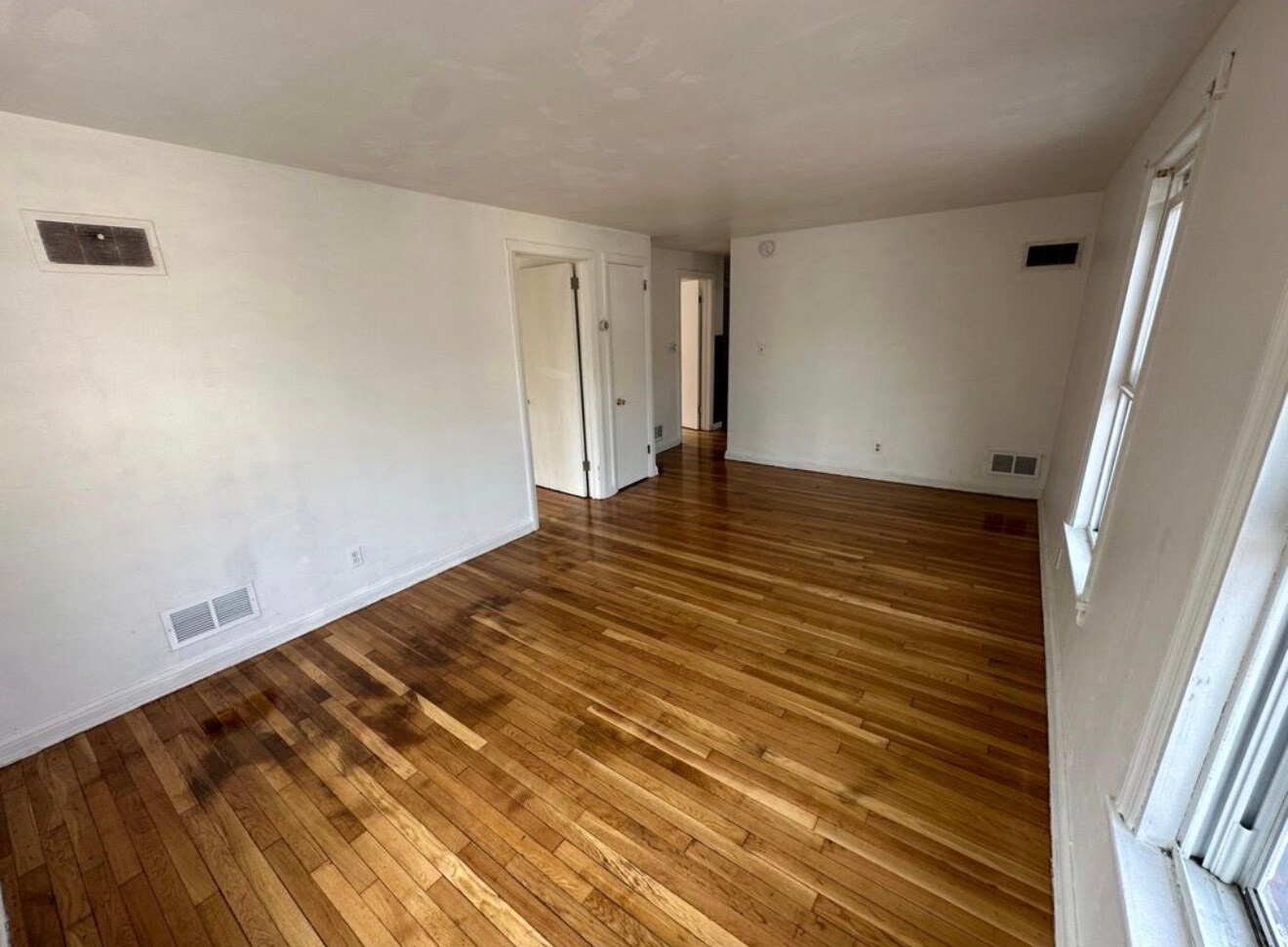 Building Photo - 256 Broad St