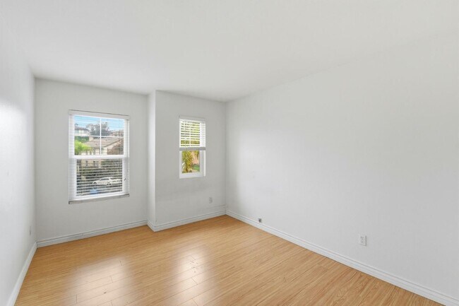 Building Photo - 125 Macademia Ln