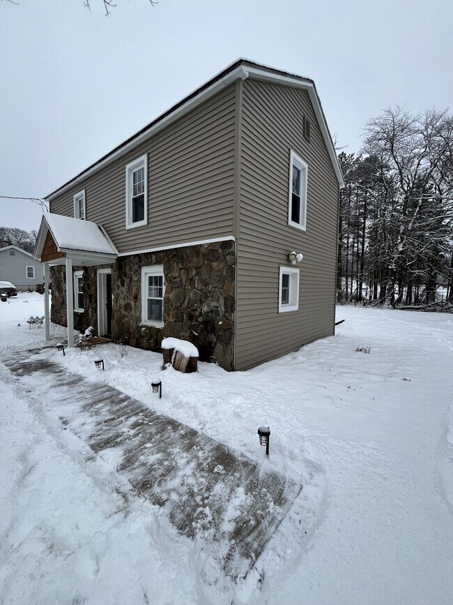 Building Photo - 190 Davenport St