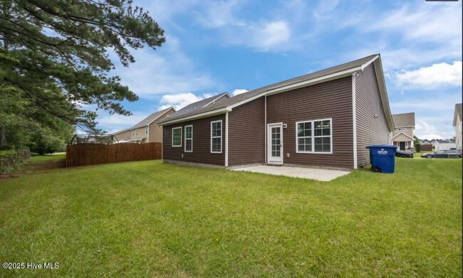 Building Photo - 821 Jade Ln