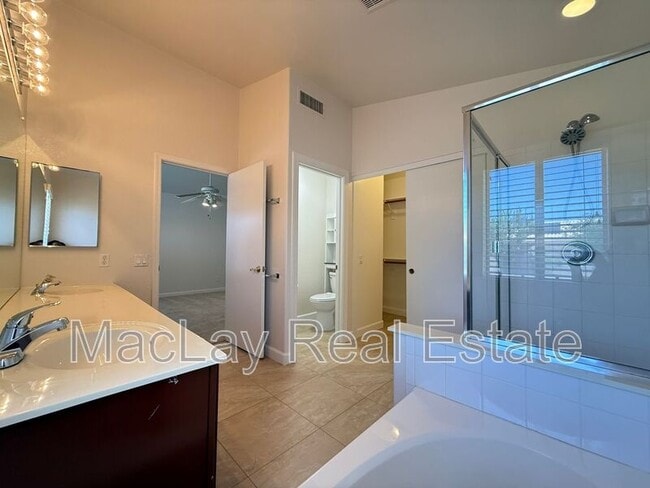 Building Photo - 766 E Baylor Ln