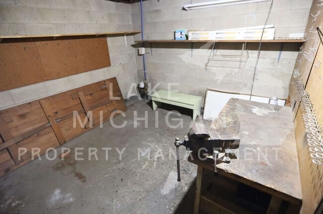 Building Photo - 14750 Parkwood Dr