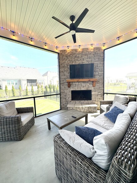 Building Photo - 5052 High Park Hill Dr