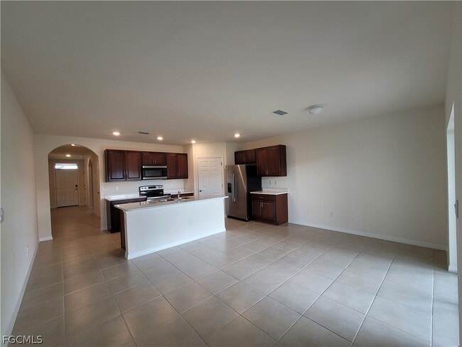 Building Photo - 337 SW 30th Ave