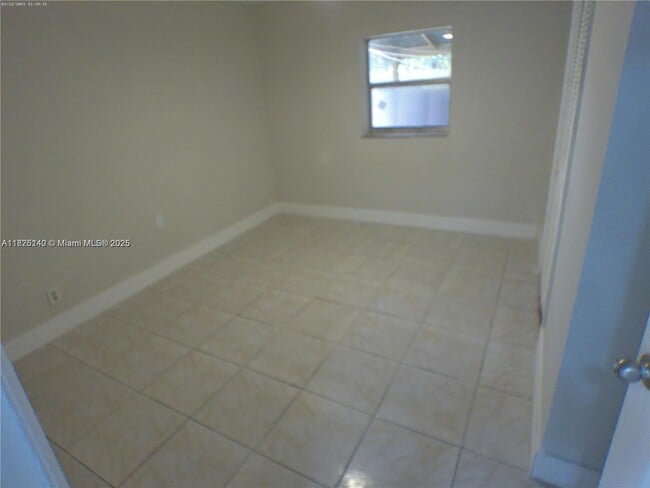 Building Photo - 618 NW 46th Ave