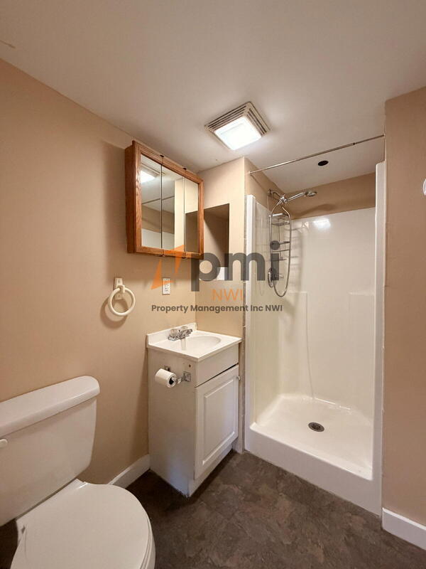 Building Photo - 1110 1/2 Elston Street