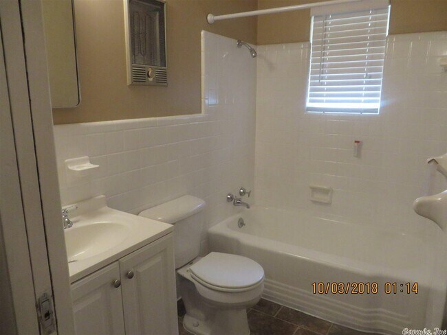 Building Photo - 605 Ridgeway Dr